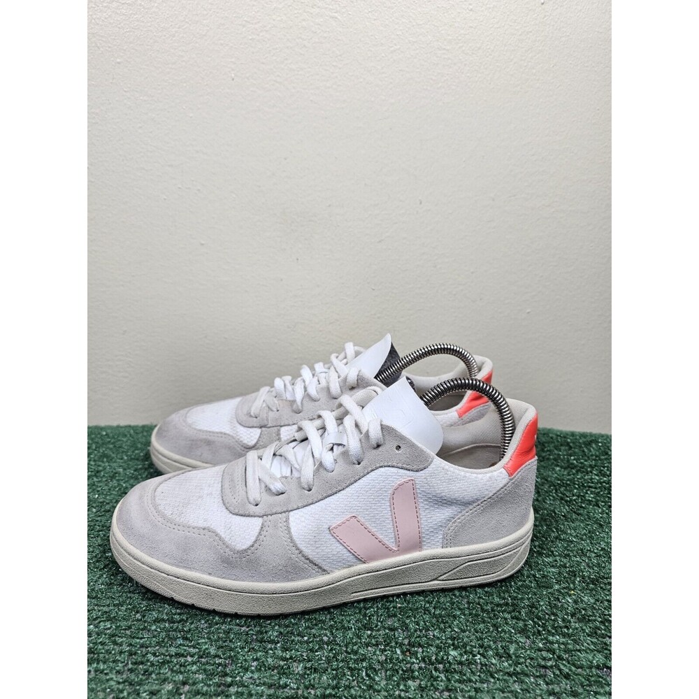 Veja Women's Sneakers in White and Pink
